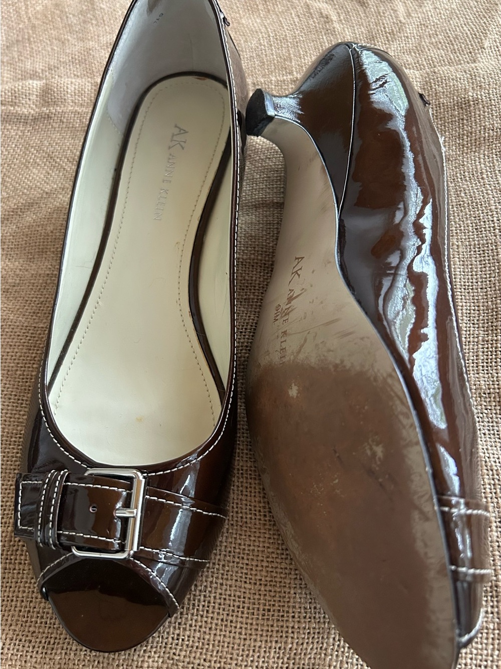 Anne Klein Dark Brown Patent Peep-Toe Flats with Buckle and Kitten Heel Sz 9.5 M - Picture 3 of 4